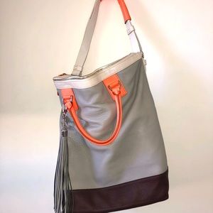 DVF shoulder bag that adds a soft brightness to your look.